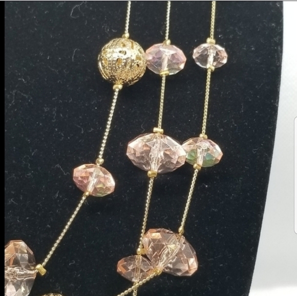 VINTAGE PINK ACRYLIC CRYSTAL & GOLDTONED LAYERED STATEMENT NECKLACE - Picture 3 of 4